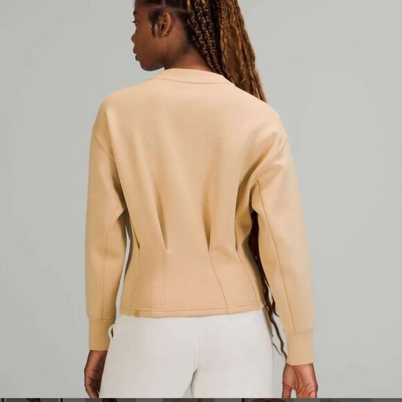 Lululemon Gathered Waist Pullover - Picture 2 of 5